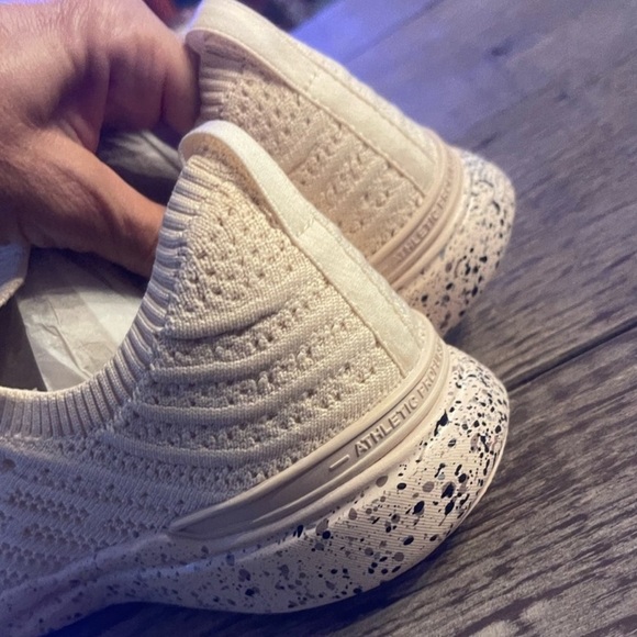 APL Techloom Wave Sneakers in Warm Silk/Black/Speckle. - Picture 10 of 13